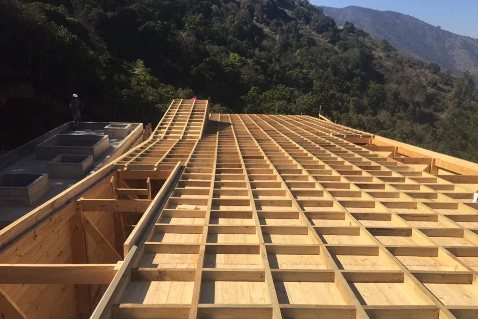 Estructura de madera prefabricada, Casa 59 Cerro El Boldo, en montaje de obra
