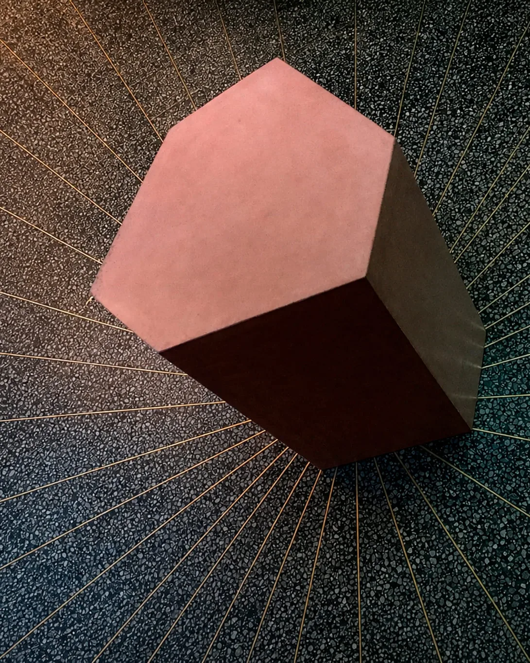 Macetero coral con terrazo ÜZEM