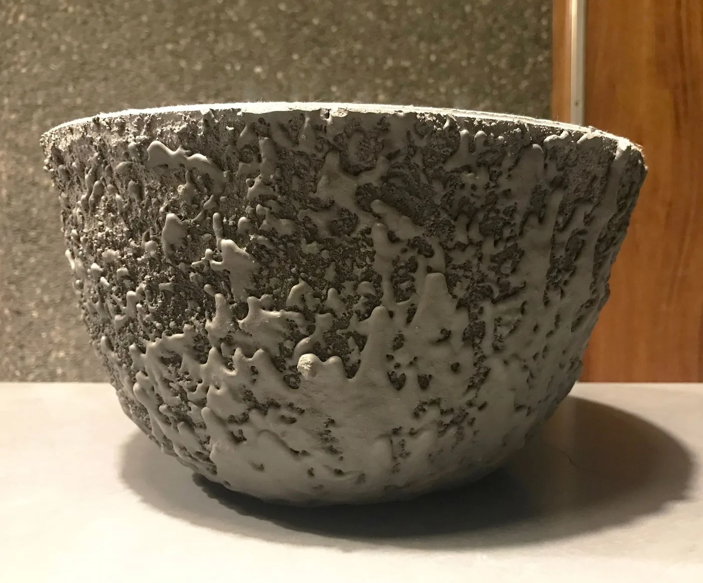 Bowl de hormigón UZEM completo con su textura rugosa