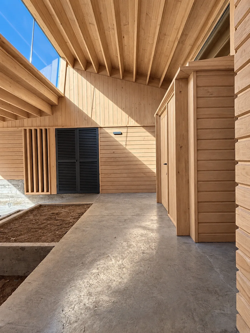 Casa Almares, Lago Ranco — interior de arquitectura en madera