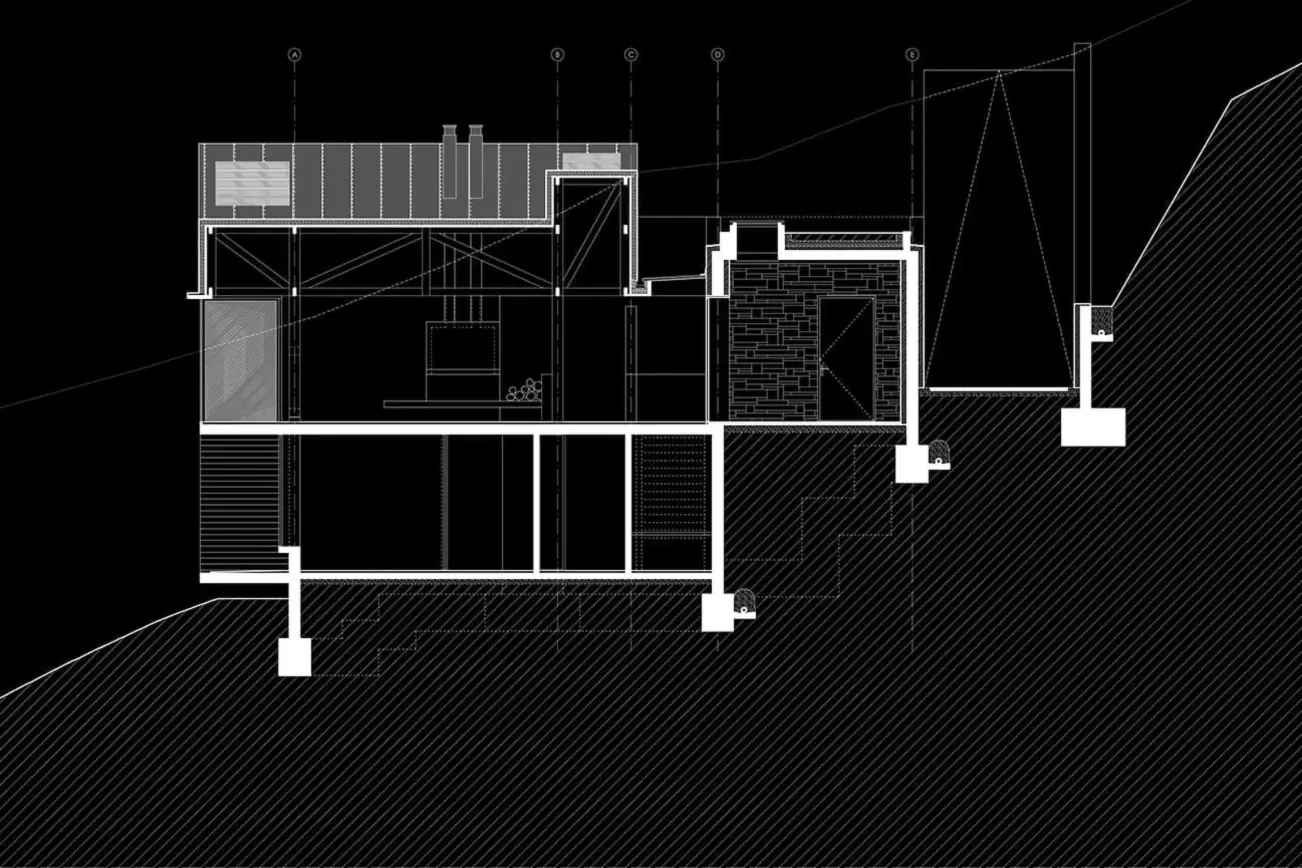 Casa 59 — corte de arquitectura, casa en ladera