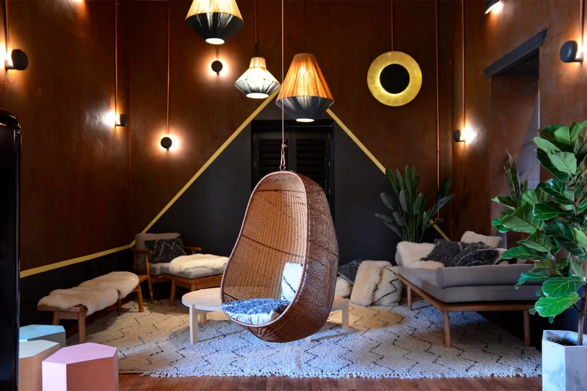 Sala Pausa, Casa FOA