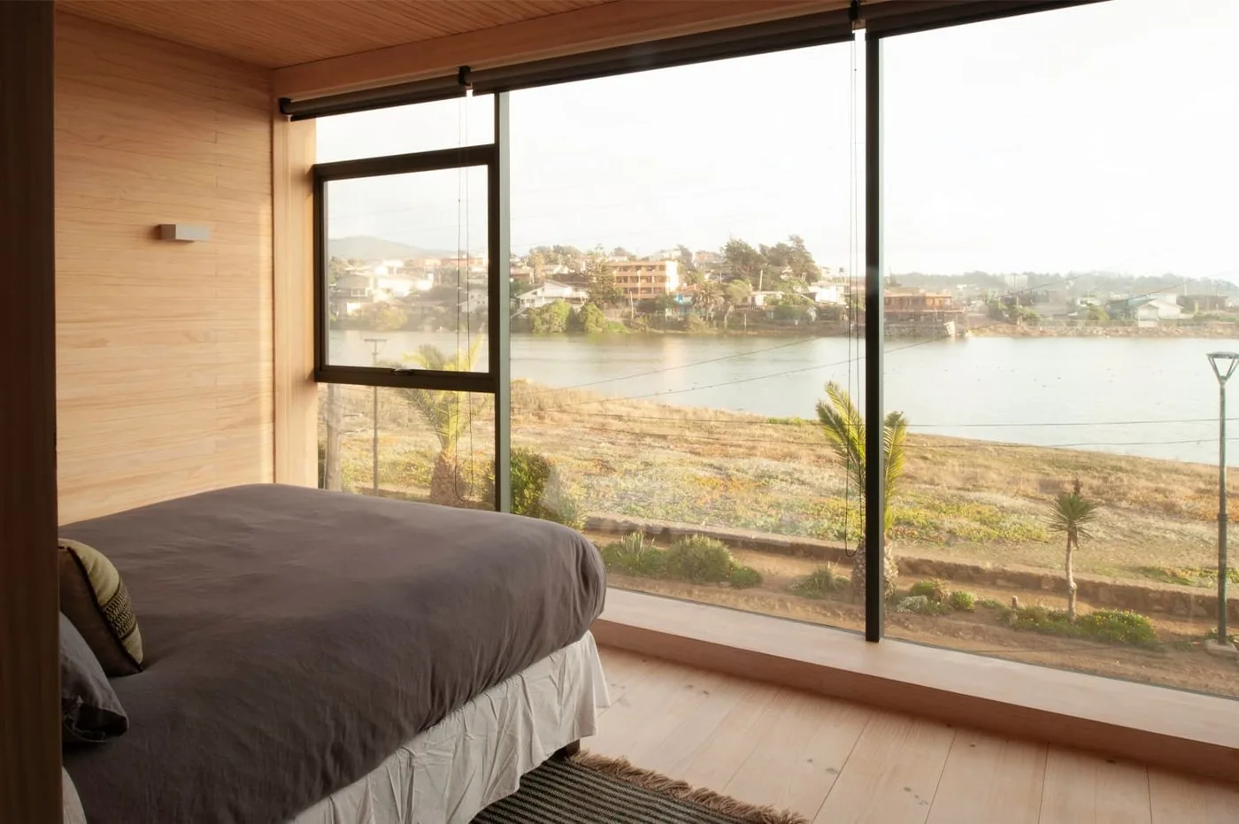 Casa Laguna — dormitorio con vista a la laguna