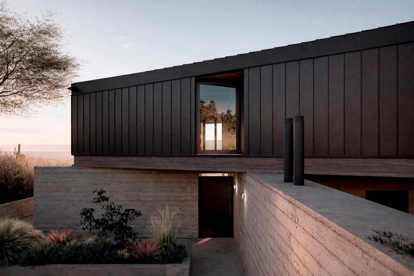 Casa Quintay — detalle de fachada oscura al atardecer