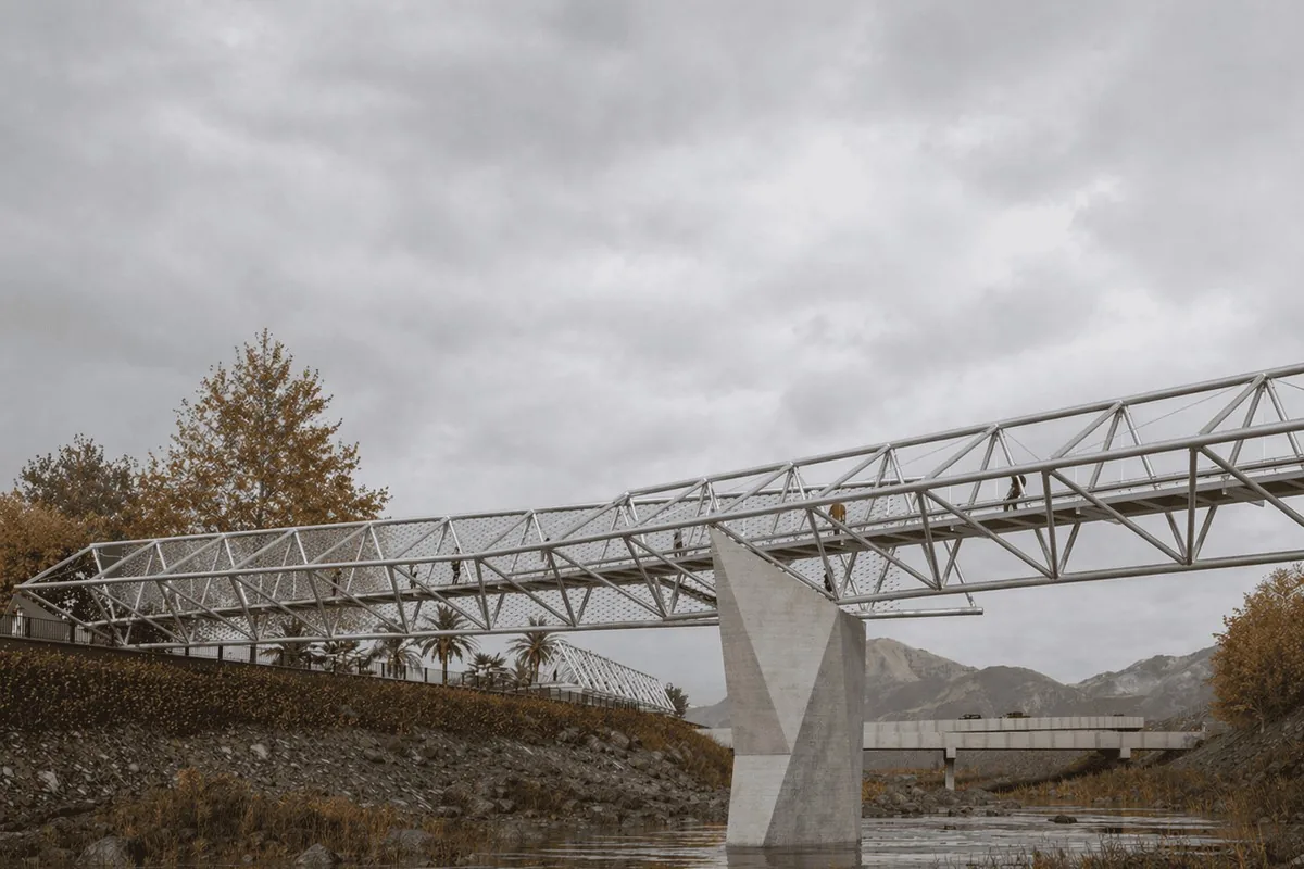Concurso Pasarelas, Lo Barnechea — vista exterior del puente peatonal