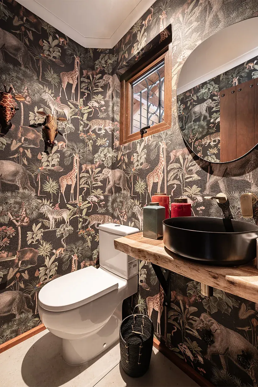 Casa Fernández Vial — baño interior renovado